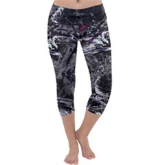 Hg Breeze Capri Yoga Leggings by MRNStudios