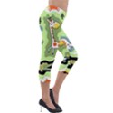 Seamless-pattern-with-wildlife-animals-cartoon Lightweight Velour Capri Leggings  View4