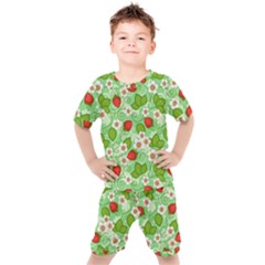 Strawberries Pattern Seamless Kids  T-shirt And Shorts Set by Posterlux
