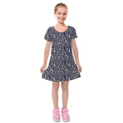 Brown Giraffe Pattern Kids  Short Sleeve Velvet Dress by DinkovaArt