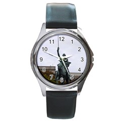 Washington Statue Round Metal Watches by trendistuff
